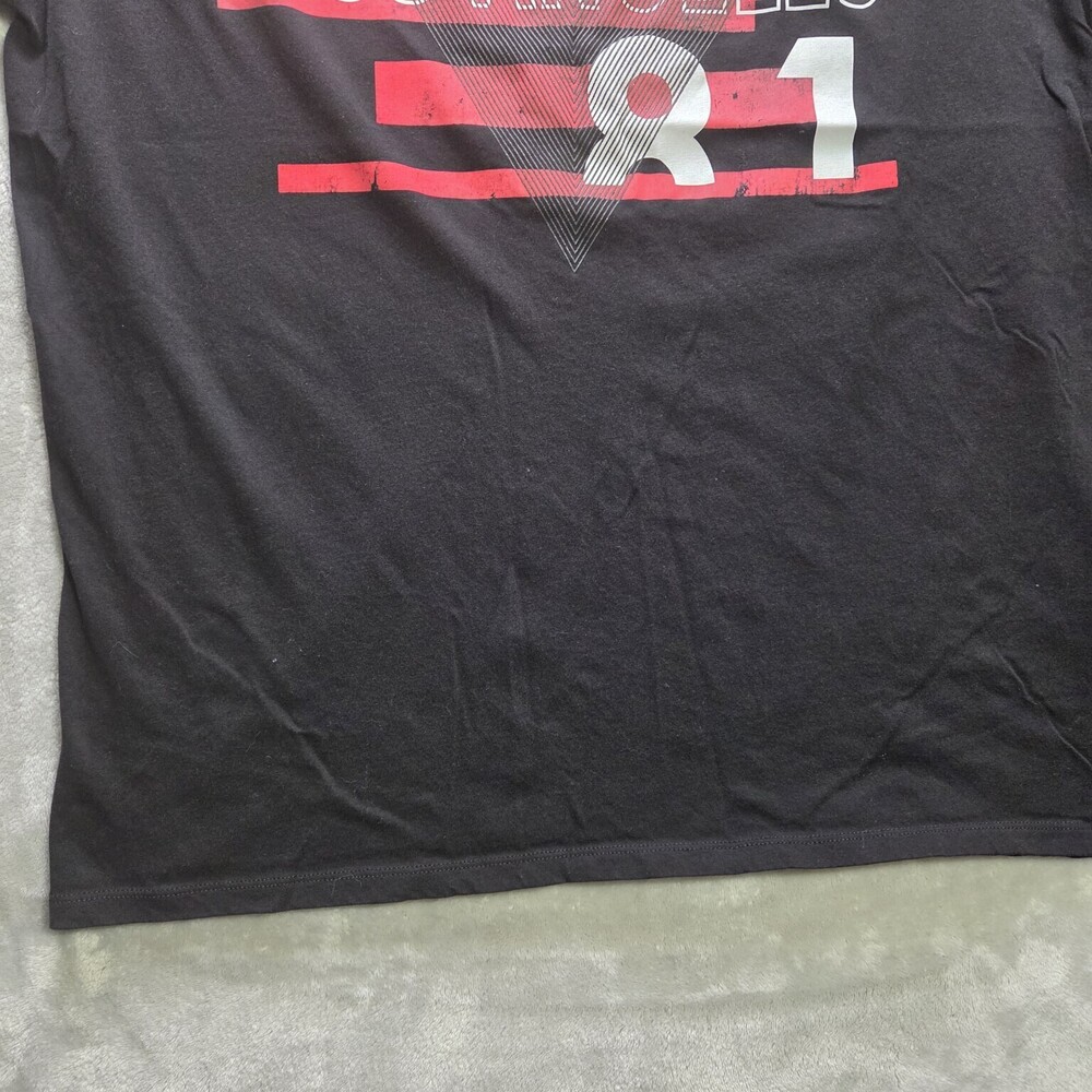 GUESS Men's Black Los Angeles 81 Graphic V-Neck T-Shirt XL - Picture 3 of 7
